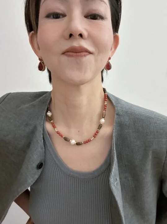 Nanhong agate, agarwood and pearl necklace with tailored styling