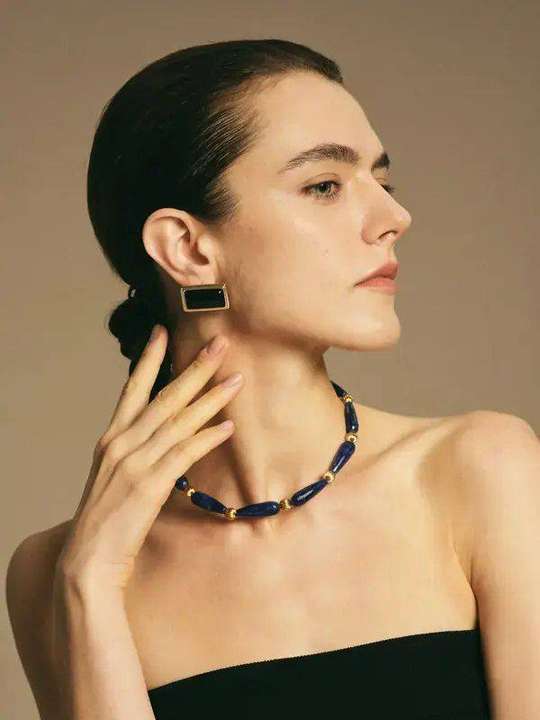 Lapis lazuli teardrop choker and black agate stud earrings worn by model