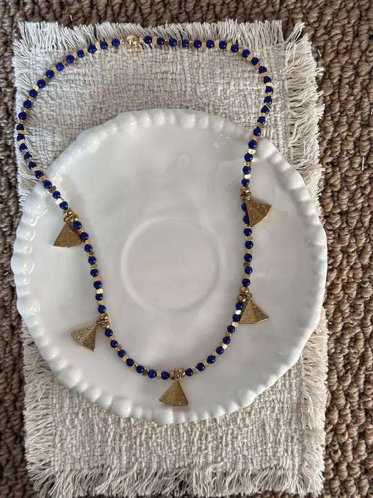 Lapis-accented fine chain with pyramid pendants
