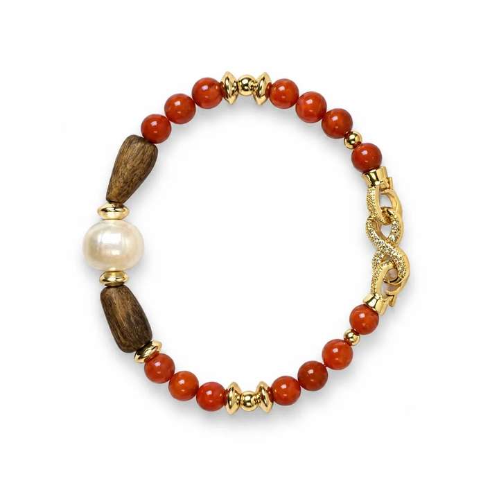Nanhong agate, Hainan qinan agarwood and pearl bracelet on white